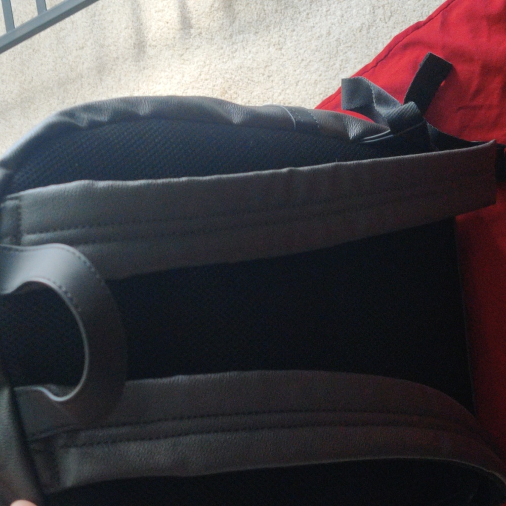Guess backpack - Picture 4 of 4